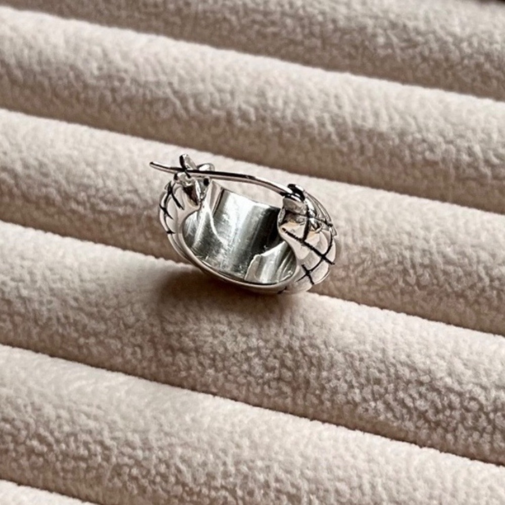 E003 | .925 Sterling Silver Quilted Chunky Hoops View 3